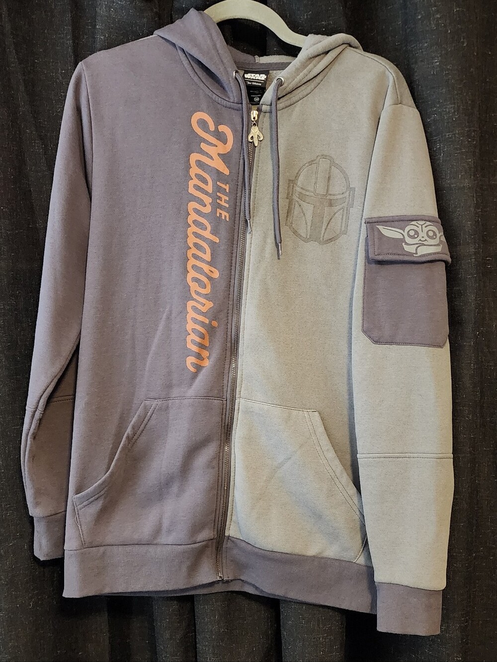 Star Wars Mandalorian Hoodie SM – Grogu Pocket – Like New – Two‑Tone Gray Unisex